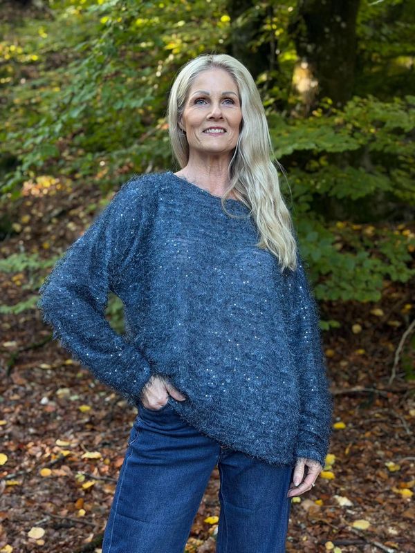 Simone Genser Blå
