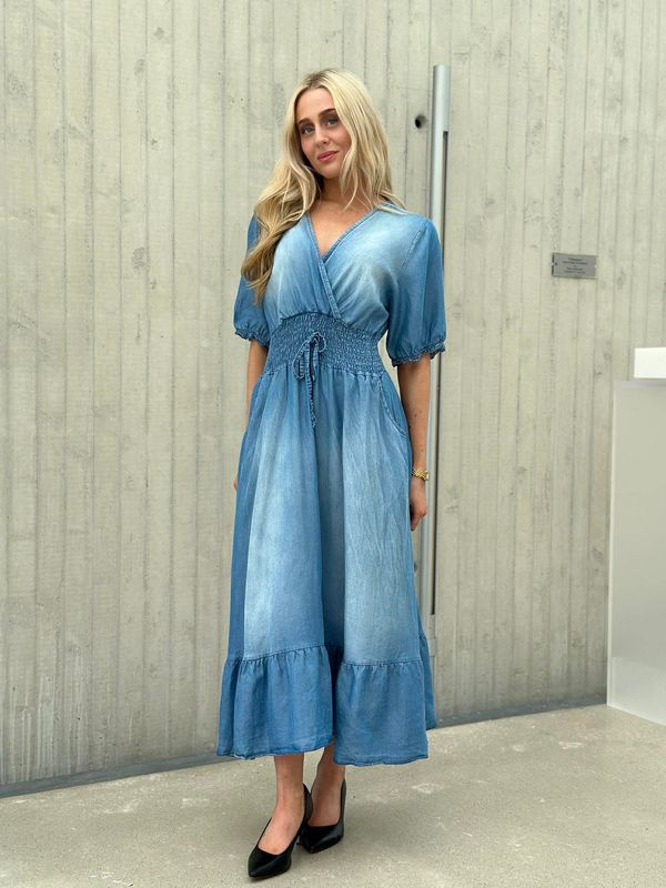 Evanna Tencel Midikjole Kort Erm