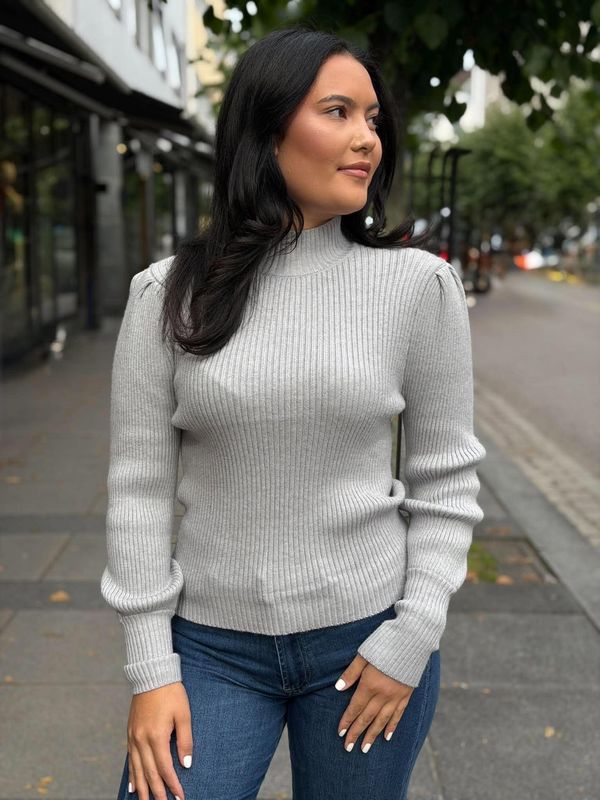 Louise Genser Lys Grå