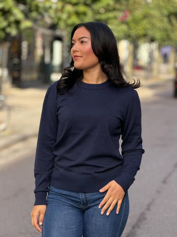 Ine Genser Navy